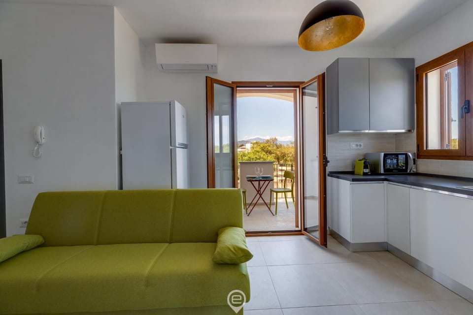 Estay - Orange 4 - AirCon - Balcony Apartment in Sardinia