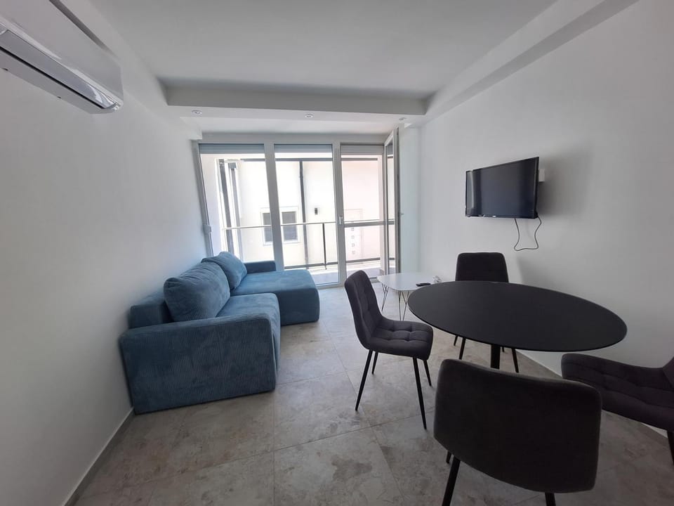 Communal lounge/ TV room, TV and multimedia, Living room