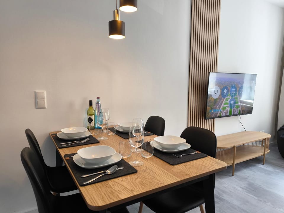 TV and multimedia, Dining area, Evening entertainment, Food, Breakfast, Lunch, Dinner