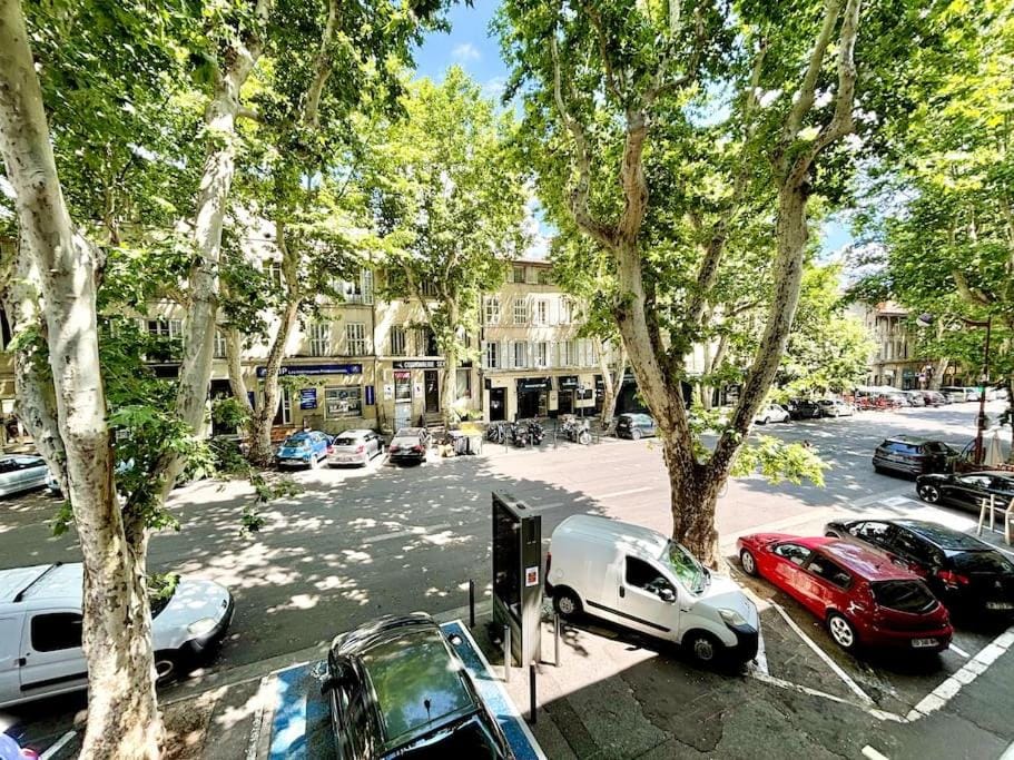 Neighbourhood, Street view, Location