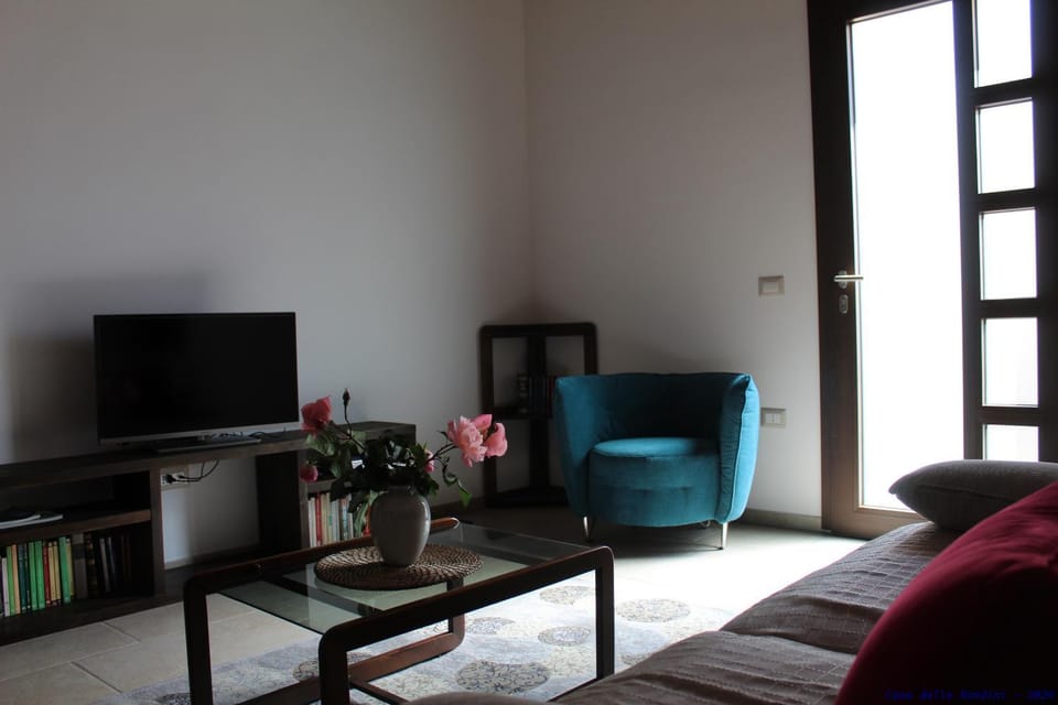 Communal lounge/ TV room, TV and multimedia, Living room, Seating area, Evening entertainment