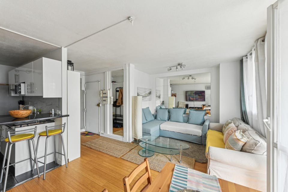 TV and multimedia, Living room, Seating area, minibar