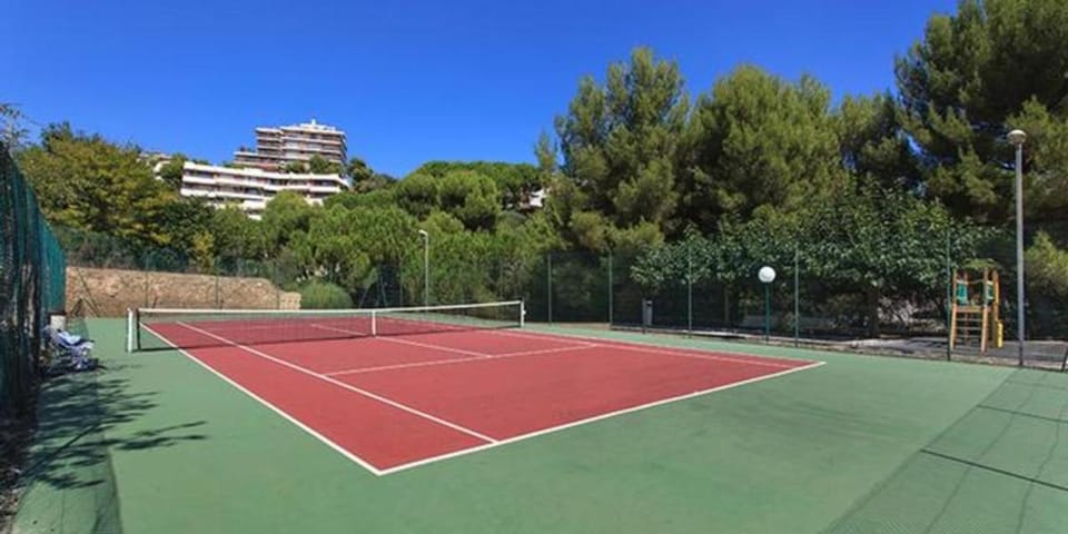 Tennis court
