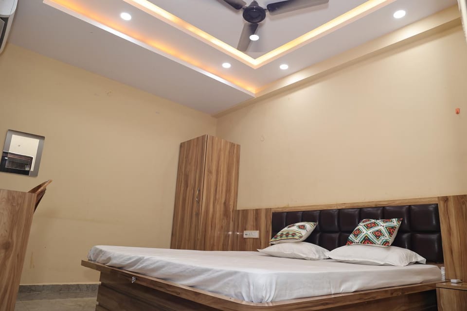 Bed, Bathroom, Bedroom, towels, wardrobe, air conditioner