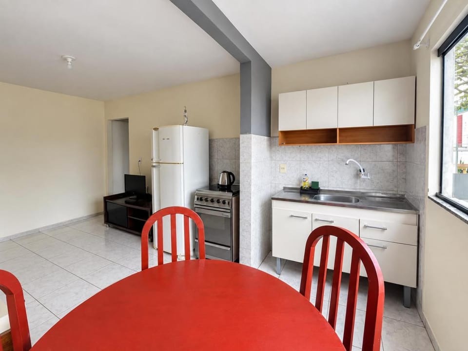 Apartamento para 04 pessoas, em residencial frente ao mar Apartment in Florianopolis