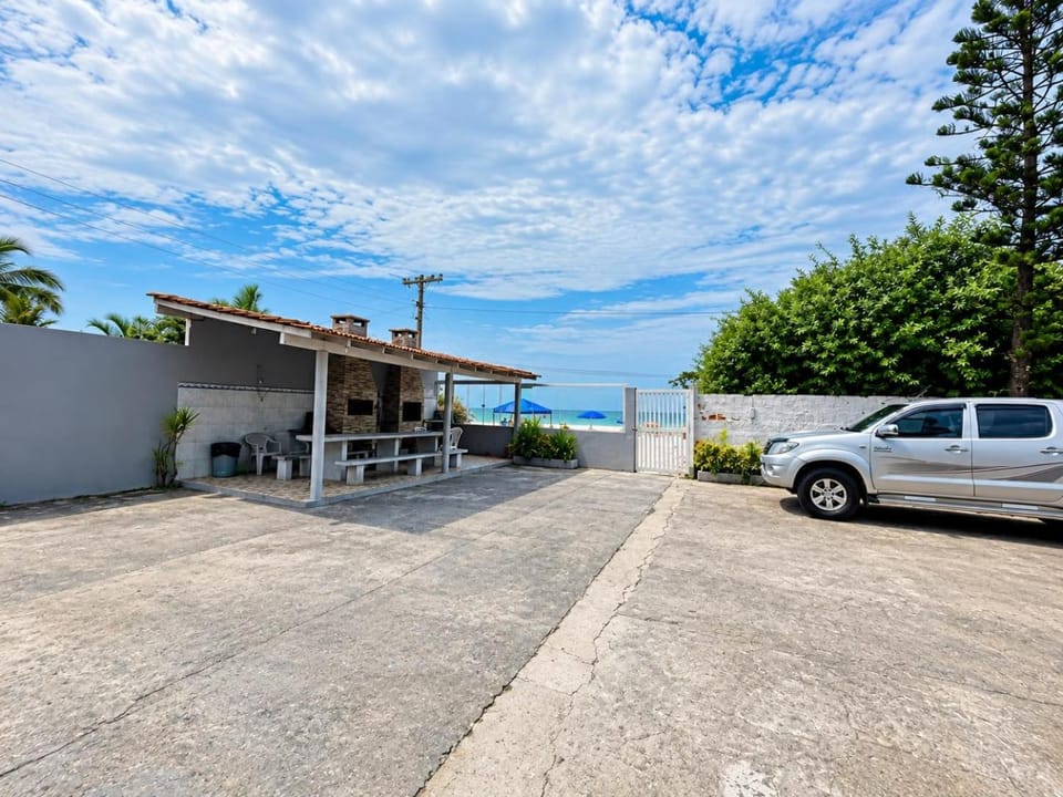 Apartamento para 04 pessoas, em residencial frente ao mar Apartment in Florianopolis