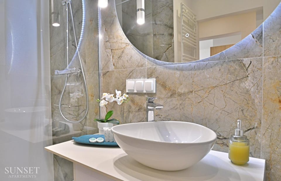 Shower, Bathroom, towels