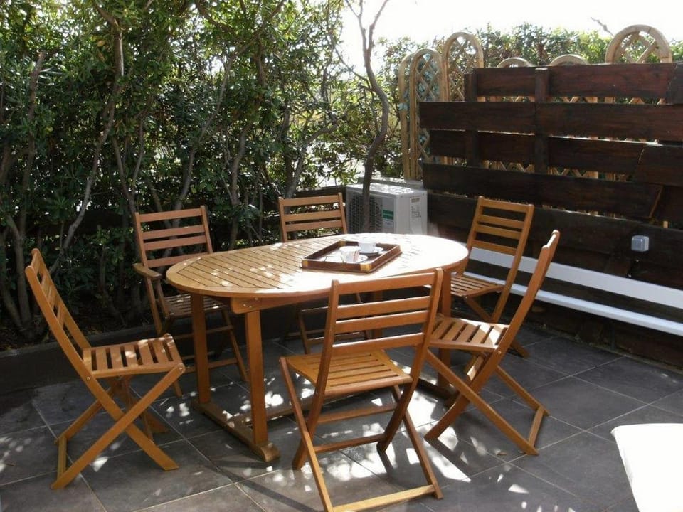 Patio, Dining area