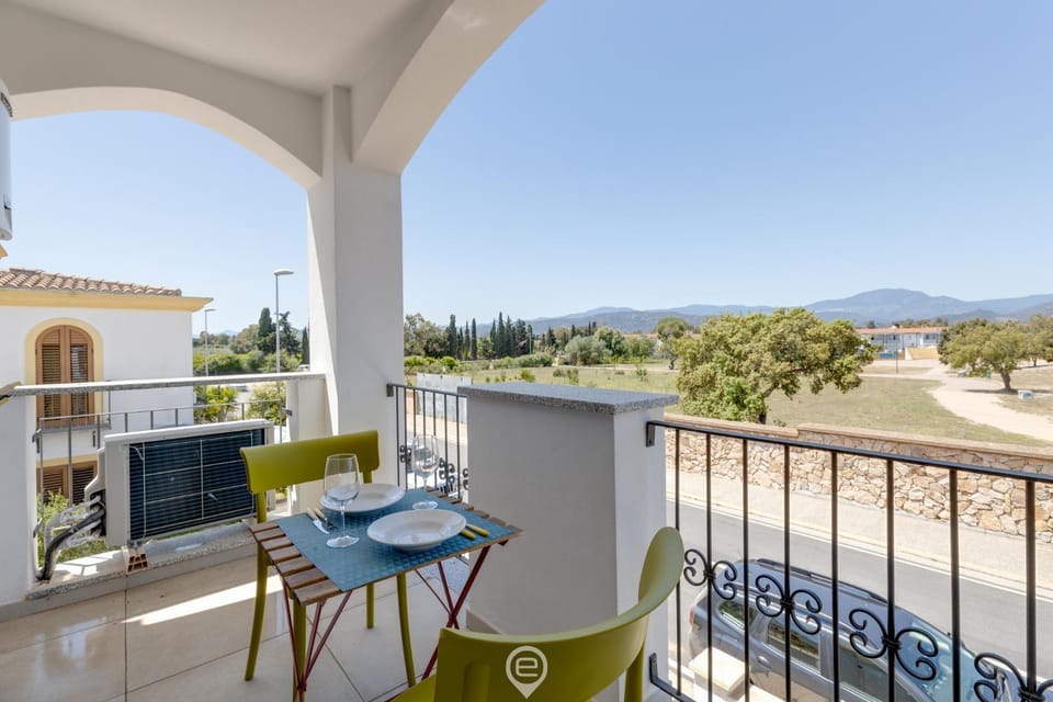 Estay - Orange 3 - AirCon - Balcony Apartment in Sardinia