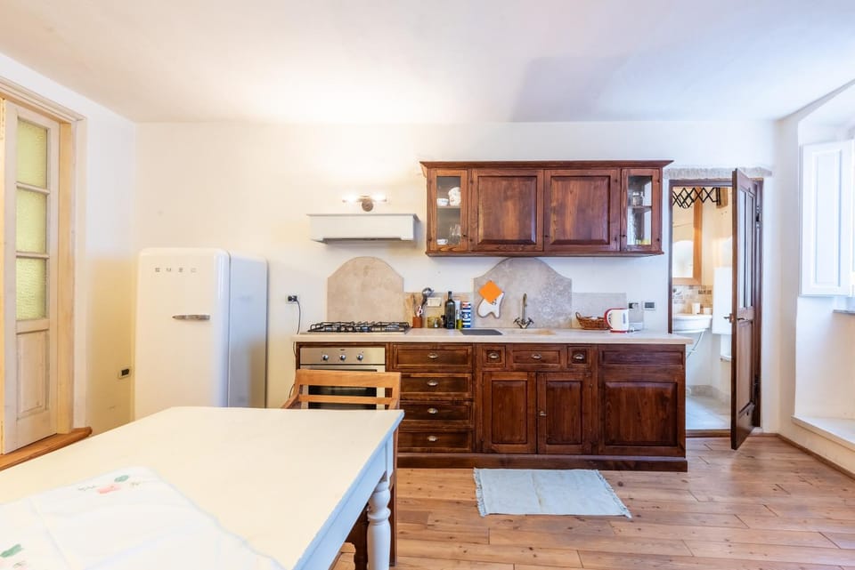 Kitchen or kitchenette, Living room