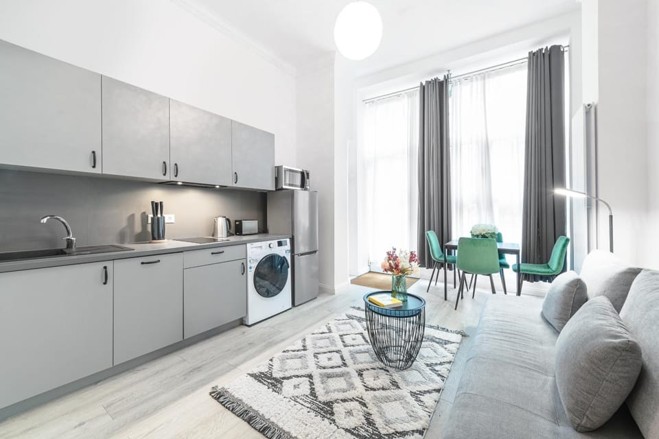 Kitchen or kitchenette, Living room, Seating area, dishwasher, stove, dryer
