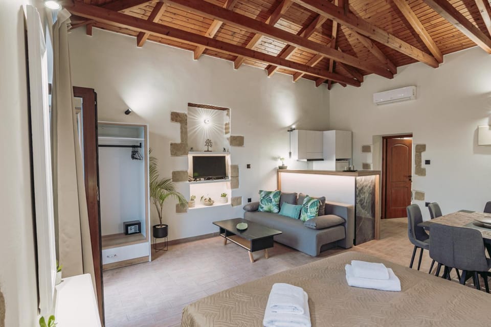 Seating area, Dining area, Bedroom