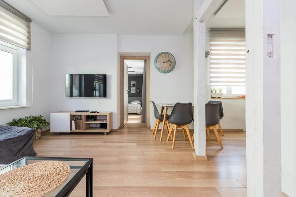 Communal lounge/ TV room, TV and multimedia, Living room, Seating area, Evening entertainment