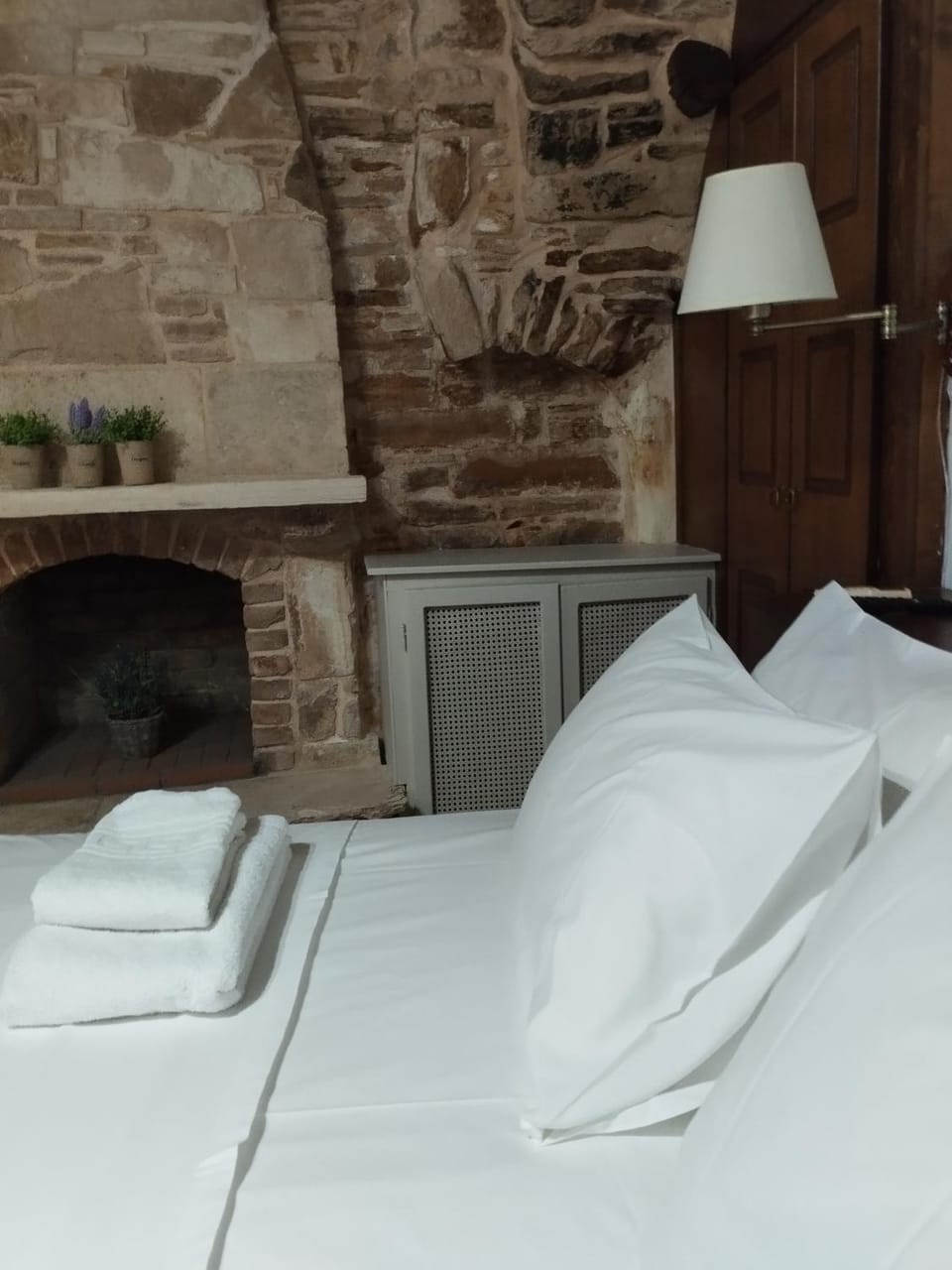 Bed, Photo of the whole room, Bedroom, internet, towels