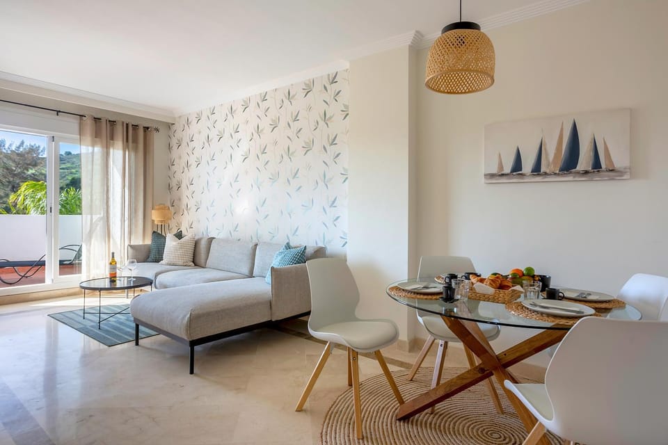 View (from property/room), Living room, Seating area, Dining area, Mountain view