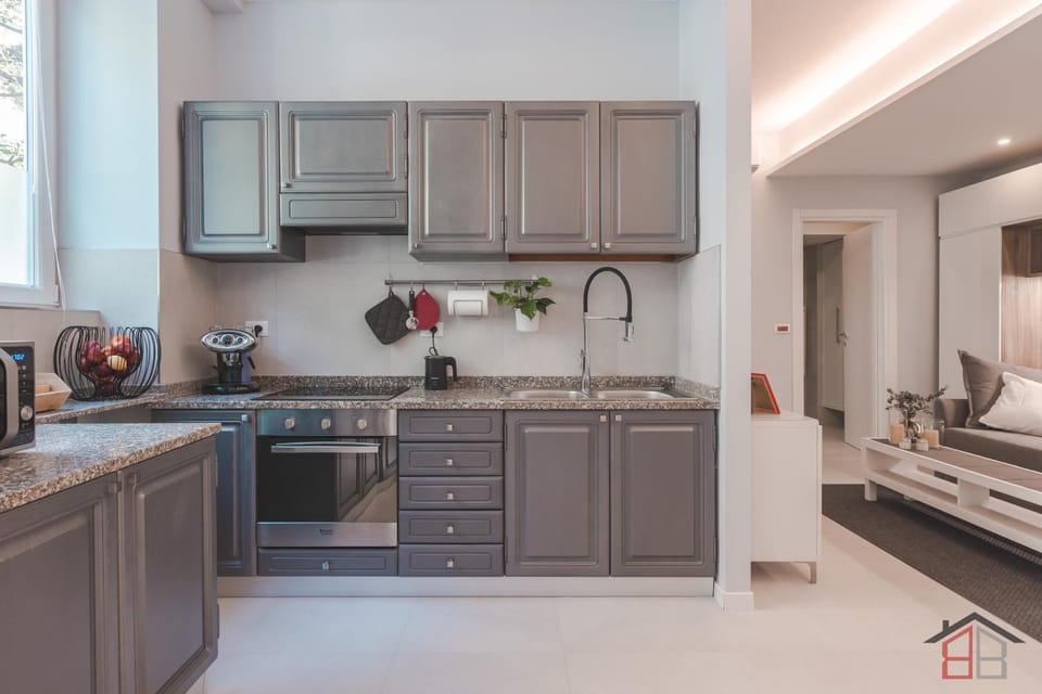 Kitchen or kitchenette, oven