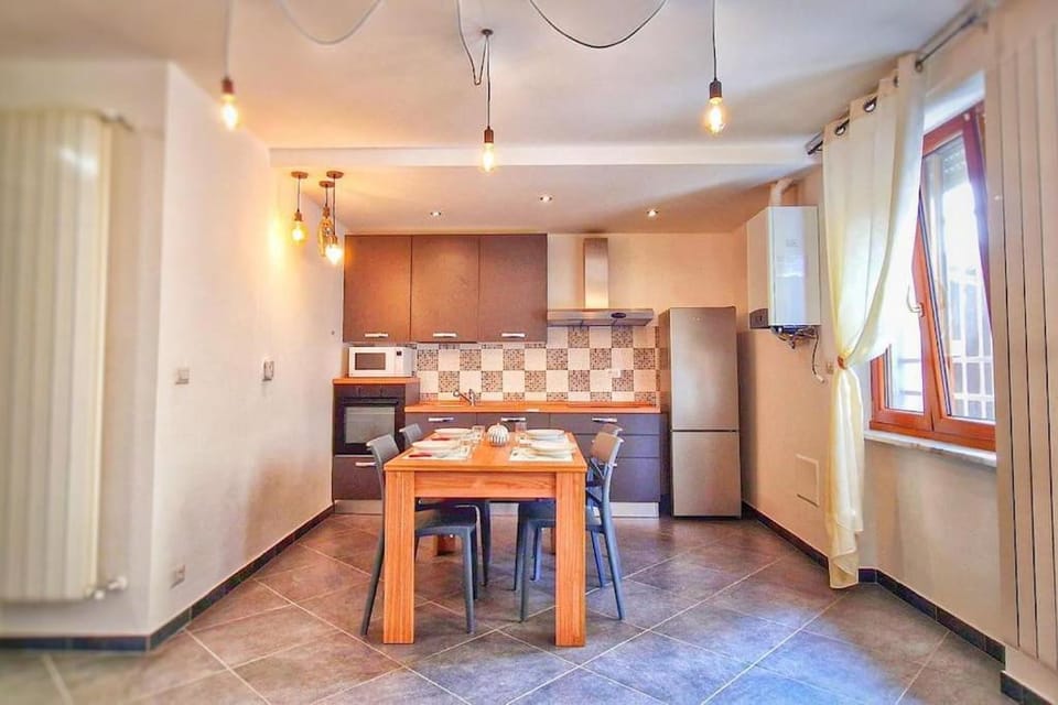 Kitchen or kitchenette, Dining area, oven, stove
