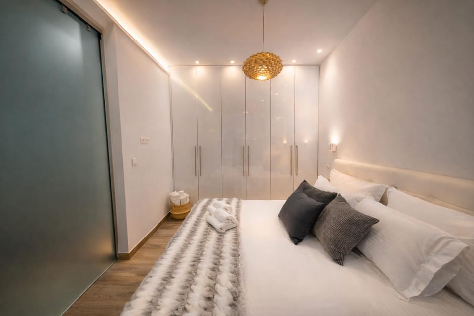 Bed, Photo of the whole room, Bedroom, wardrobe