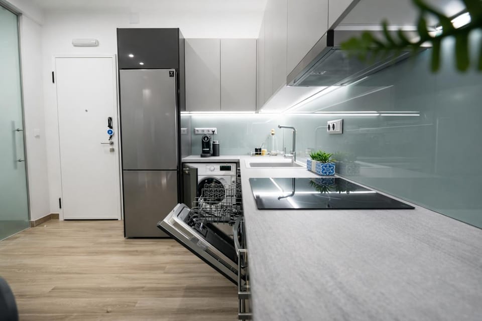 Kitchen or kitchenette, dishwasher, oven, pet friendly, stove