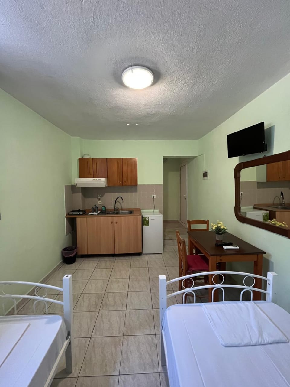 Bed, Kitchen or kitchenette, Bedroom