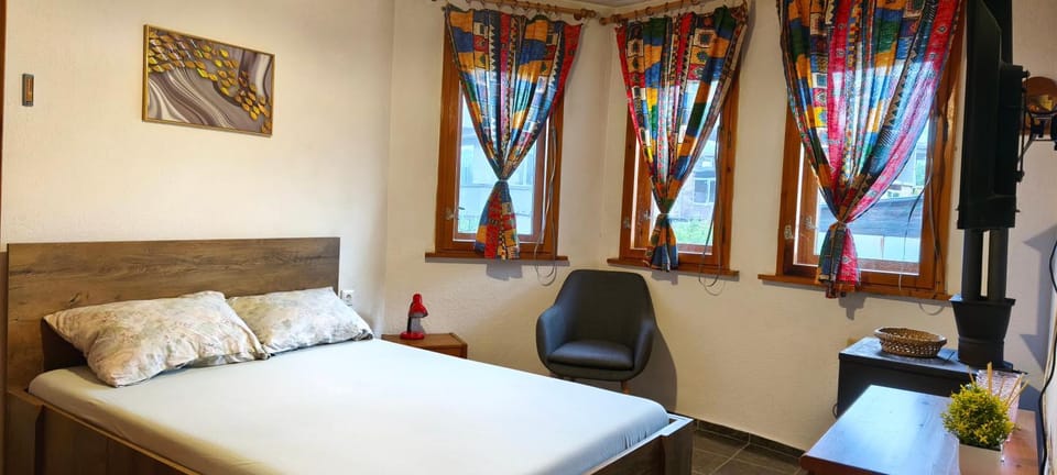 Bed, Photo of the whole room, Bedroom