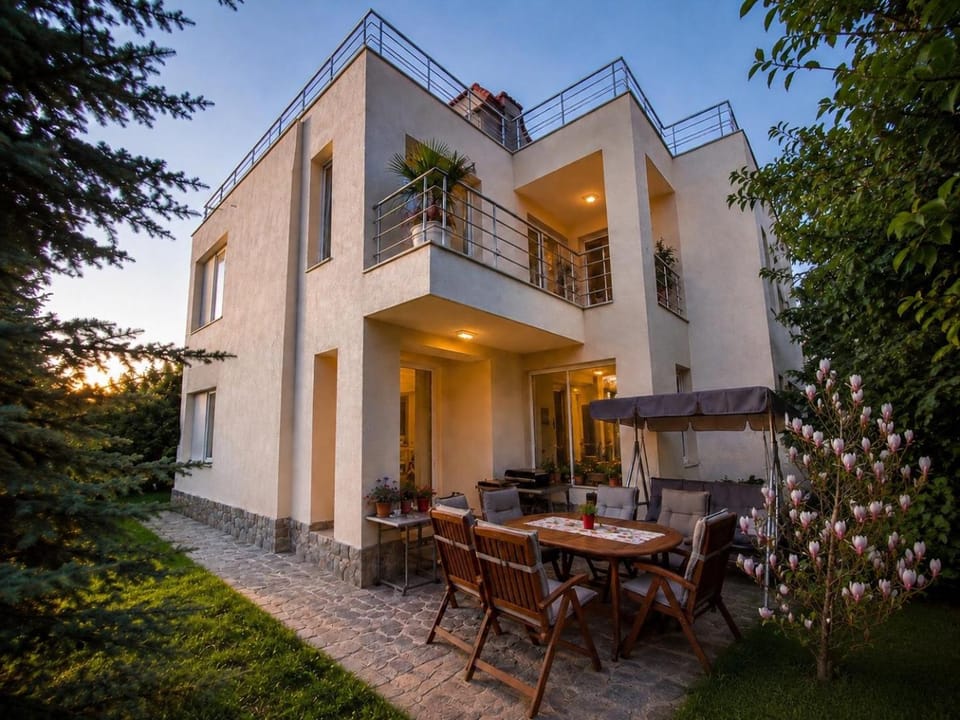 Villa Avelia - Sea View Jacuzzi Retreat House in Varna