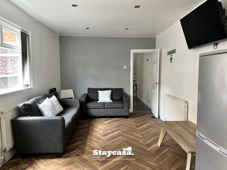 Daisybank Co-Living - Private Room Self-Cater House in Manchester