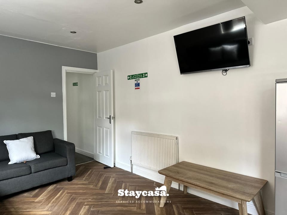 Daisybank Co-Living - Private Room Self-Cater House in Manchester