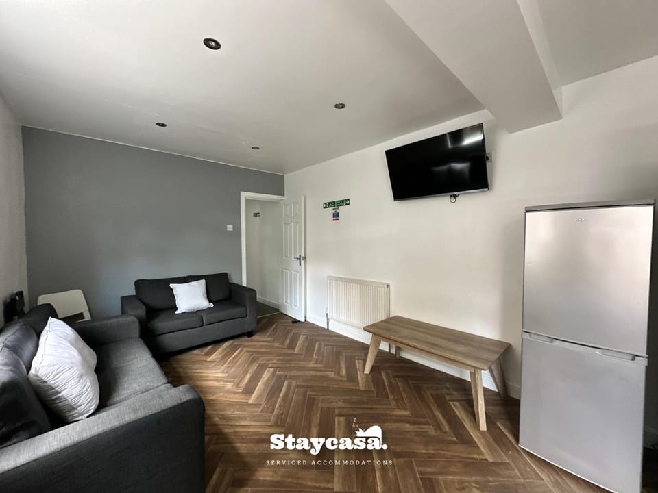 Daisybank Co-Living - Private Room Self-Cater House in Manchester