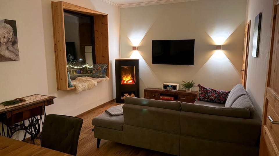 TV and multimedia, Living room, fireplace