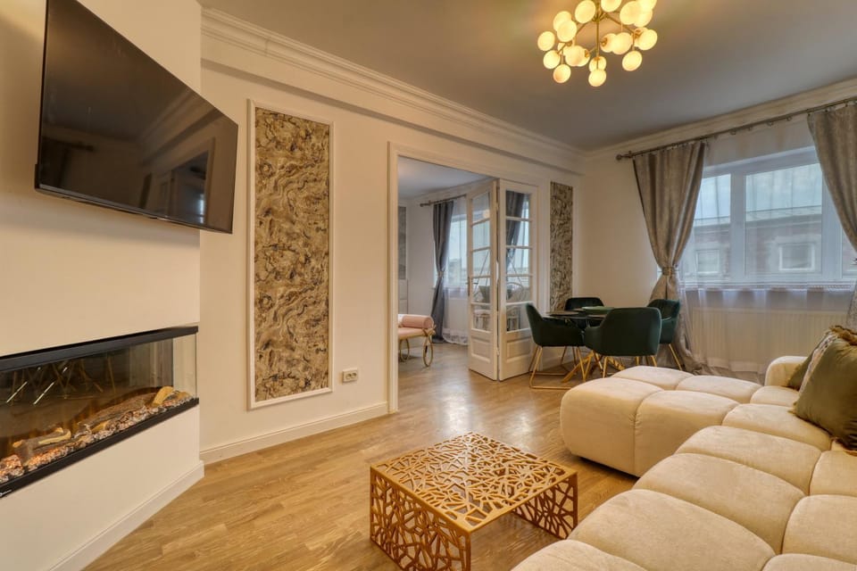 TV and multimedia, Living room, Seating area, flat iron