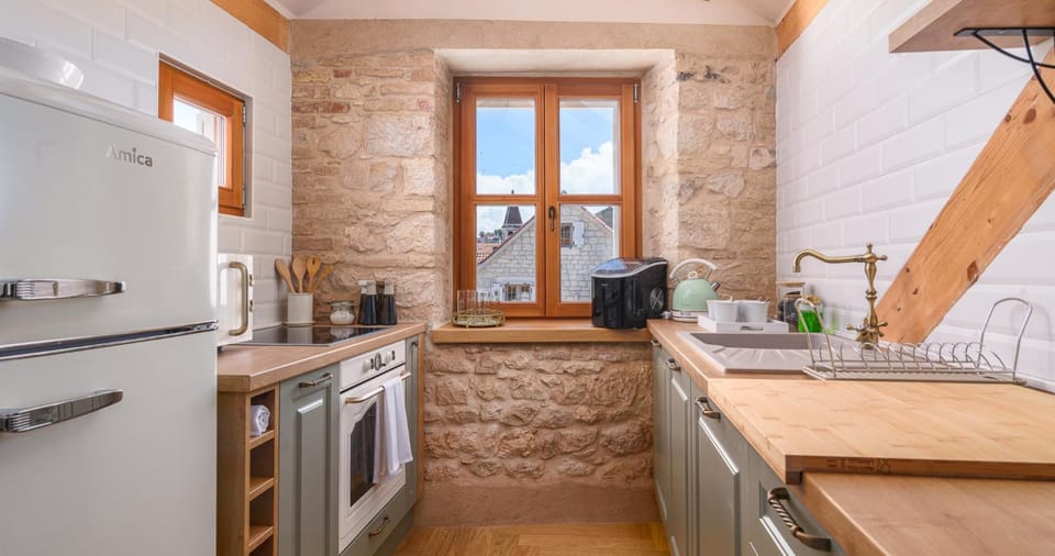 Coffee/tea facilities, Kitchen or kitchenette, City view, kitchen