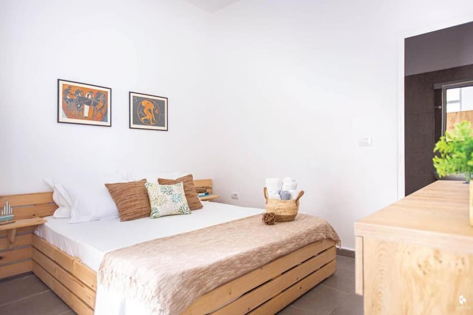 Stylish 1 SUPER Central Studio Ap Apartment in Vlorë County, Albania