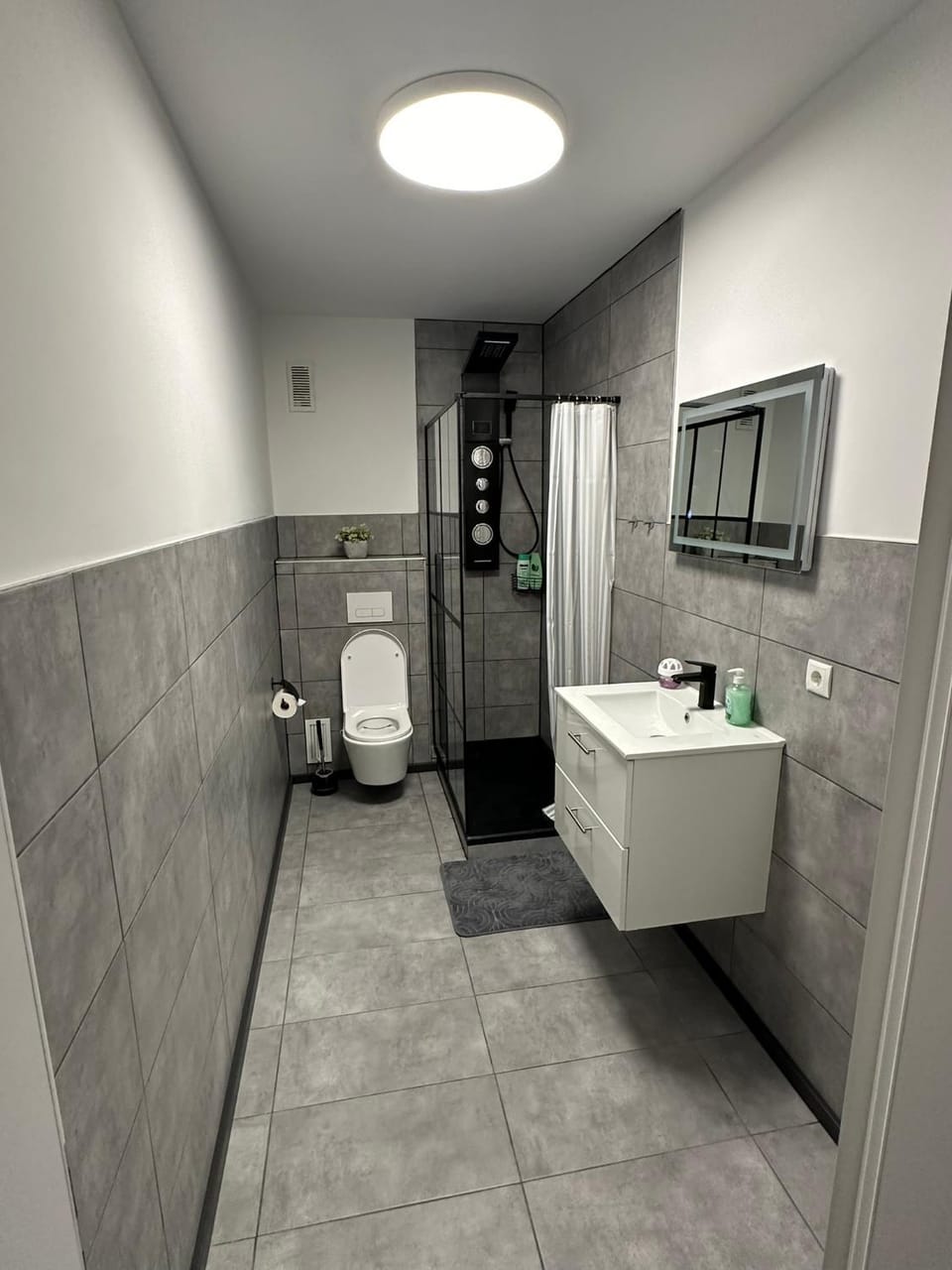 Shower, Toilet, Bathroom