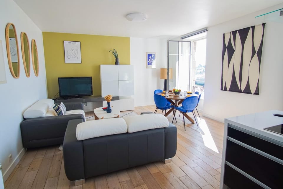 Communal lounge/ TV room, Living room