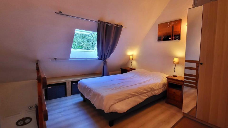 Bed, Photo of the whole room, Bedroom, wardrobe