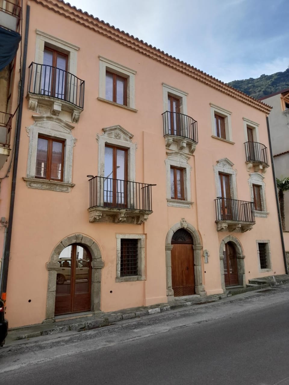 Property building, Neighbourhood, Mountain view, Street view