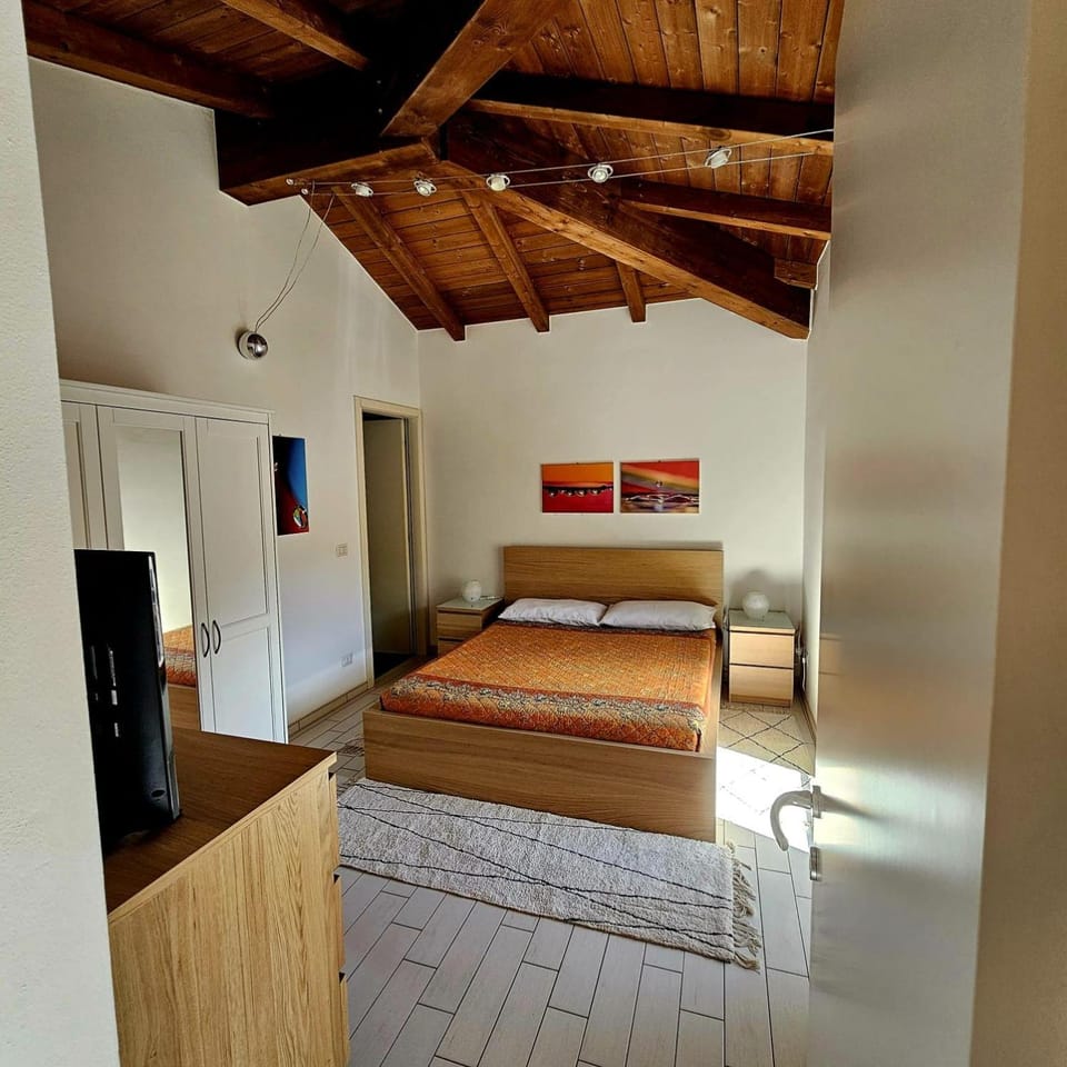 Bed, TV and multimedia, Photo of the whole room, Bedroom, wardrobe