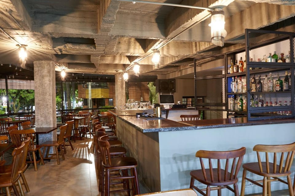 Restaurant/places to eat, Lounge or bar, Lounge or bar, Food and drinks, Banquet/Function facilities, Drinks