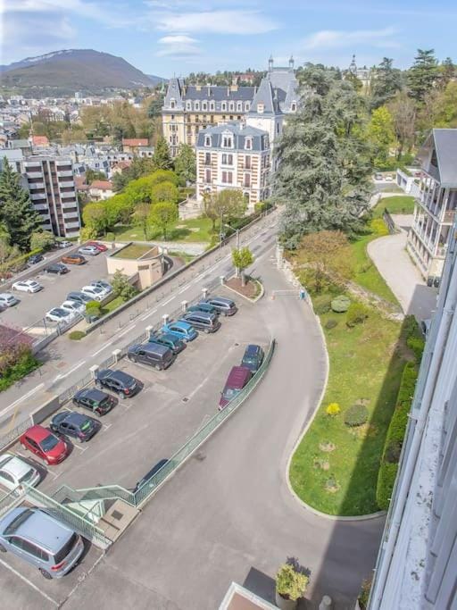 Studio très spacieux- vue imprenable sur le lac Apartment in Aix-les-Bains