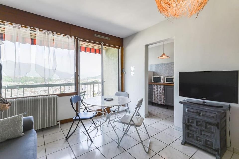 Studio très spacieux- vue imprenable sur le lac Apartment in Aix-les-Bains