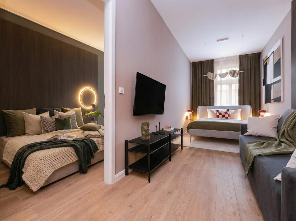 Communal lounge/ TV room, Bed, TV and multimedia, Bedroom