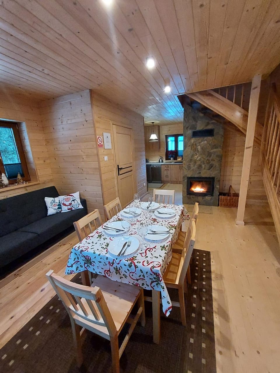 Communal lounge/ TV room, TV and multimedia, Living room, Photo of the whole room, Seating area, Dining area, Evening entertainment, fireplace
