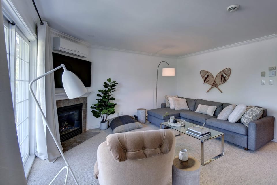 TV and multimedia, Living room, fireplace