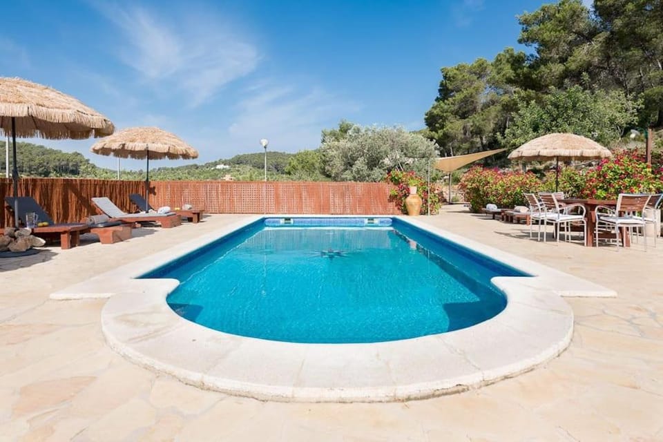 Casa Can Lluc con piscina, jardín y vista al campo House in Ibiza