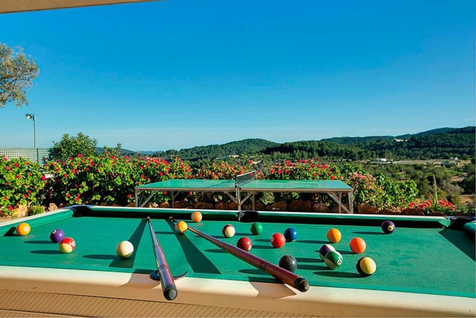 Casa Can Lluc con piscina, jardín y vista al campo House in Ibiza