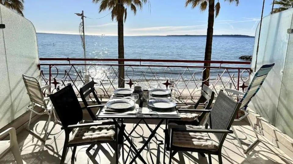 View (from property/room), Balcony/Terrace, Dining area, Beach, Sea view