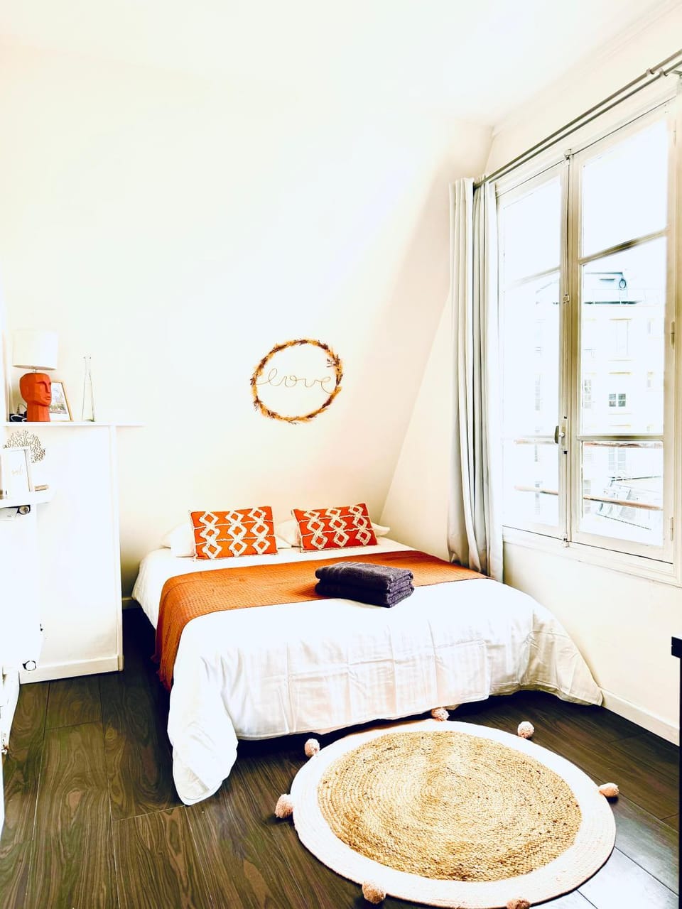 Bed, Photo of the whole room, Bedroom