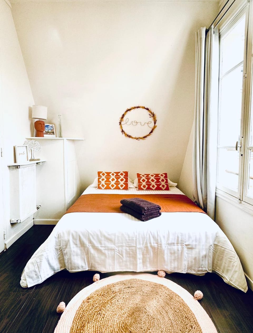 Bed, Photo of the whole room, Bedroom