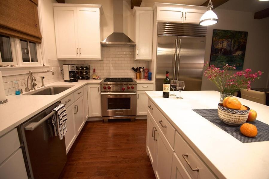 Kitchen or kitchenette, dishwasher, oven, stove